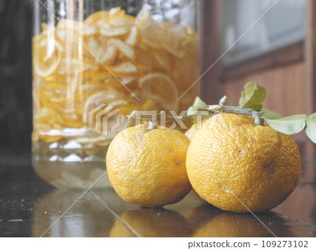 Homemade yuzu syrup and yuzu Homemade yuzu syrup and yuzu 109273102