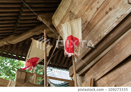 Japanese flag on a rotten shrine Hinomaru 109273335