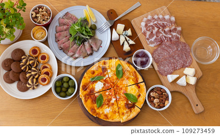 food on the table 109273459