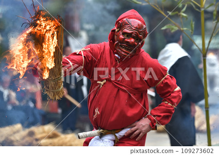 Red demon of the Setsubun Festival, Nagata Shrine's ancient ceremony, purifying all evils and praying and dancing 109273602