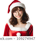 一個戴著眼鏡打扮成聖誕老人的女人 109274947