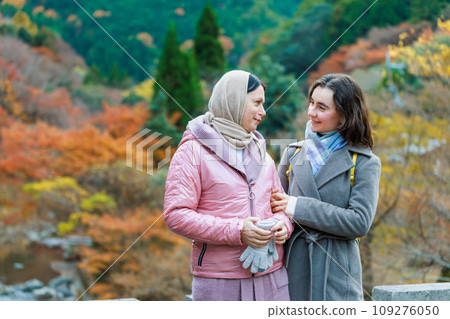 Foreign tourists traveling through Japan in autumn Foreign tourists traveling through Japan in autumn 109276050