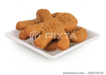 Gingerbread man in ceramic bowl isolated on white background 109276538