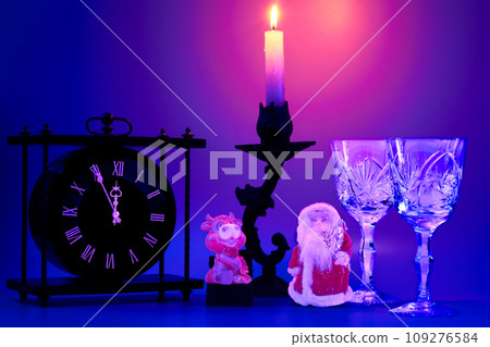 Santa Claus,vintage clock. New Year, Christmas.Crystal wineglasses Santa Claus,vintage clock. New Year, Christmas.Crystal wineglasses 109276584