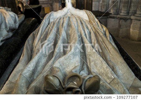 Catherine de medicis statue in basilica of saint-denis,  France 109277107