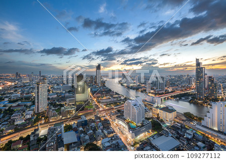 Curve of Chao Phraya River and river side view. Curve of Chao Phraya River and river side view. 109277112
