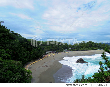 Katsurahama seen from Cape Ryuo (Kochi City, Kochi Prefecture) Katsurahama seen from Cape Ryuo (Kochi City, Kochi Prefecture) 109280221