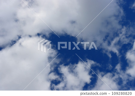 Abstract background from cirrus clouds. 109280820