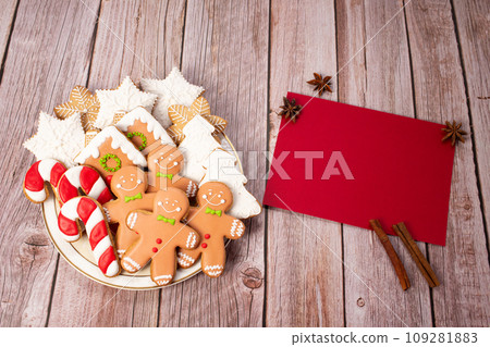 Christmas bake tools on flour and rustic wooden background, flat lay.Copy space 109281883