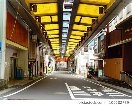德島縣三好市阿波池田站前的拱廊 109282789