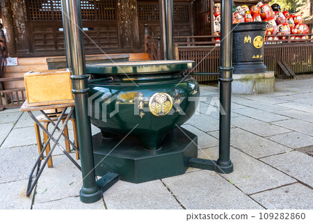 Shaolin Mountain Daruma Temple, large incense burner in the main hall Shaolin Mountain Daruma Temple, large incense burner in the main hall 109282860