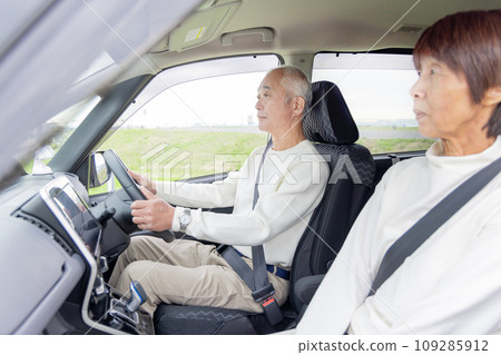 Elderly driving Senior drive Elderly driving Senior drive 109285912