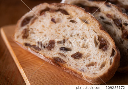 Raisin bread with cut 100% natural yeast rye 109287172