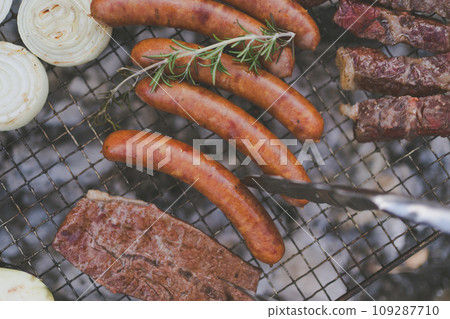 barbecued, sausage, sausages 109287710