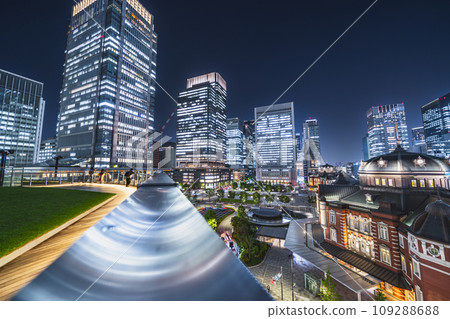 Night view of Tokyo Station from the rooftop garden "KITTE Garden" [Chiyoda Ward, Tokyo] 109288688