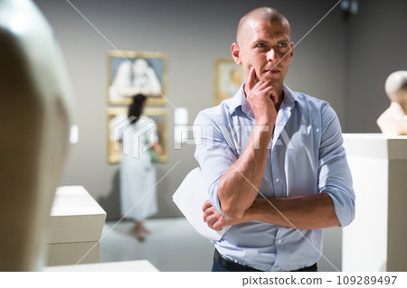 man admiring art work in museum 109289497