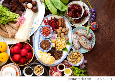 oriental food images 109289884