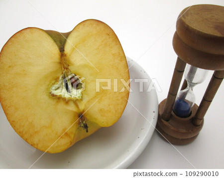discolored apple 109290010