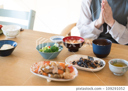 日式早餐一湯三菜 109291052