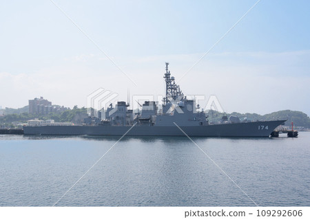 海上自衛隊宙斯盾艦霧島號停泊 海上自衛隊宙斯盾艦霧島號停泊 109292606