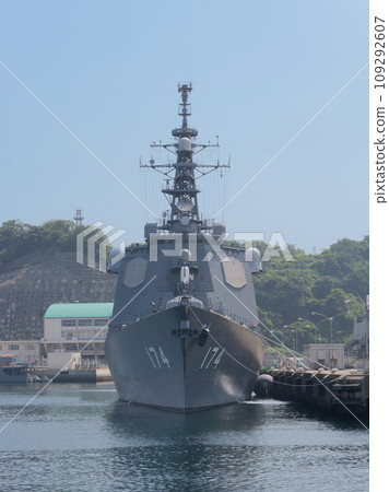 Maritime Self-Defense Force Aegis ship Kirishima anchored (front) 109292607