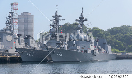 海上自衛隊驅逐艦照月號、村雨號停泊 海上自衛隊驅逐艦照月號、村雨號停泊 109292823