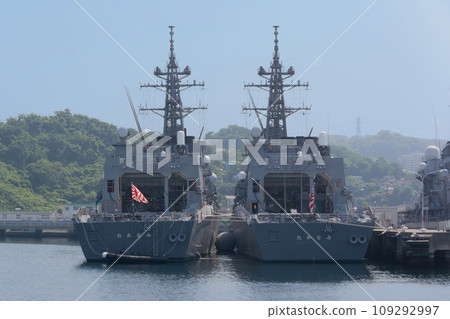 海上自衛隊護衛艦高波號、大波號停泊 109292997