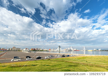 [Aomori Bay Area] Panoramic view of the bay area. Aomori Bay Area seen from Aomori Port New Chuo Pier Park 109293719