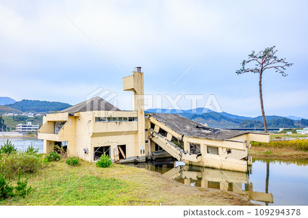岩手縣陸前高田市的神奇的一棵松樹和東日本大地震的遺跡 岩手縣陸前高田市的神奇的一棵松樹和東日本大地震的遺跡 109294378
