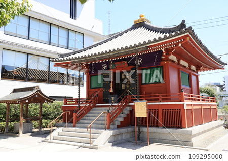 The Komagata-do building of Sensoji Temple, located in Kaminarimon, Taito-ku, Tokyo The Komagata-do building of Sensoji Temple, located in Kaminarimon, Taito-ku, Tokyo 109295000