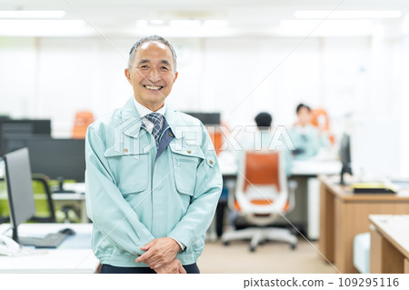 A managerial businessman wearing work clothes working in an office 109295116