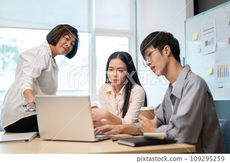 Group of Asian business people are in the meeting, talking and brainstorming on a new project. 109295259