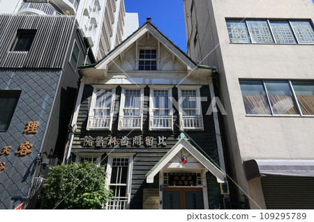 Scenery of Higashiueno, Taito Ward, where retro buildings remain 109295789