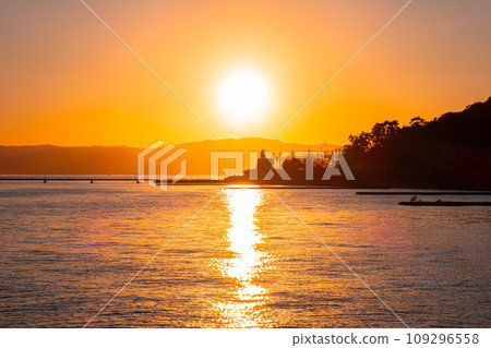 sunset setting into the sea 109296558