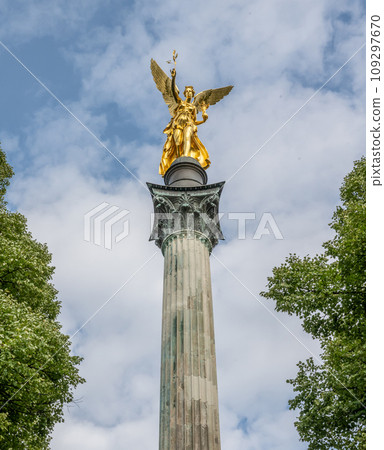 golden peace angel Friedensengel in Muenchen City Statue Munich fountain golden peace angel Friedensengel in Muenchen City Statue Munich fountain 109297670