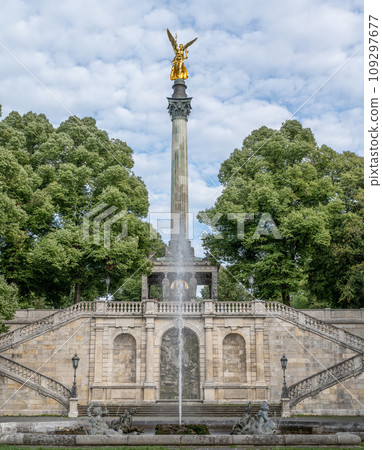 golden peace angel Friedensengel in Muenchen City Statue Munich fountain 109297677