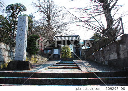 Sanmon of Otoriyama Eishoji Temple (Fujisawa City, Kanagawa Prefecture) Sanmon of Otoriyama Eishoji Temple (Fujisawa City, Kanagawa Prefecture) 109298408