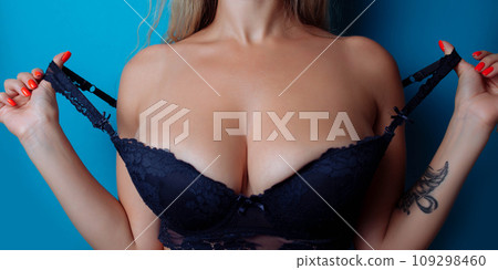 Close-up of sexy breasts in bra. Woman's... - Stock Photo [109298460] -  PIXTA