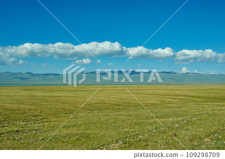 Son Kul mountain lake Son Kul mountain lake 109298709