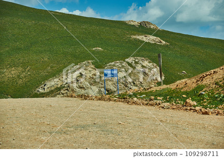 Moldo-Ashuu pass, Kyrgyzstan Moldo-Ashuu pass, Kyrgyzstan 109298711