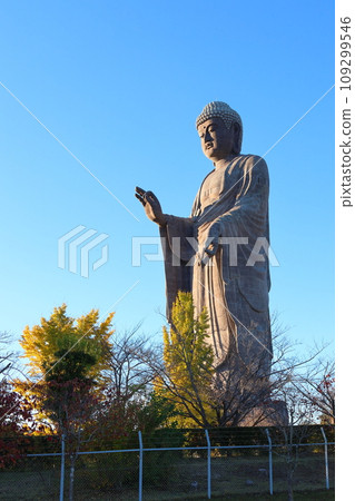 牛久大佛銅立佛像，總高120米，茨城縣牛久市久野町，淨土真宗東本願寺校本部東本願寺 109299546
