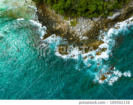 Bird eye view seashore with big wave crashing on rock cliff. Beautiful waves sea surface in sunny day summer background, Amazing seascape top view seacoast landscape view 109302138