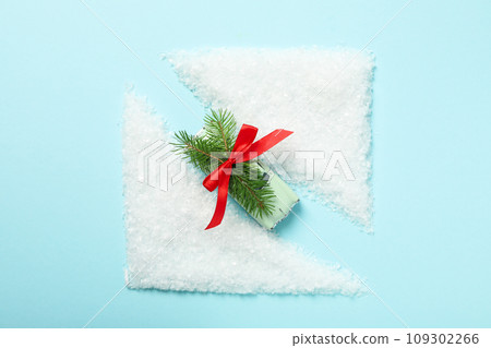 A green car with a Christmas tree and a red bow. 109302266