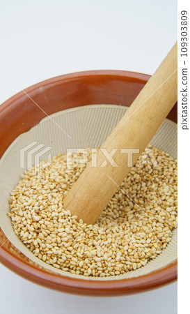 Ground sesame image 109303809