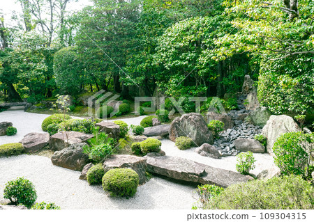 Well-kept Japanese garden Well-kept Japanese garden 109304315