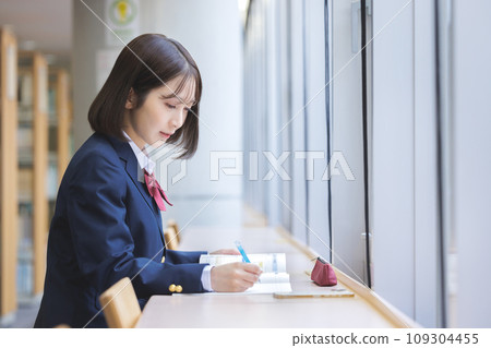 High school girls studying in the library Photography cooperation: Ariake College of Education and Arts High school girls studying in the library Photography cooperation: Ariake College of Education and Arts 109304455