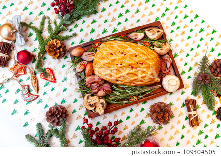 Traditional Christmas or New Year's pie. 109304505