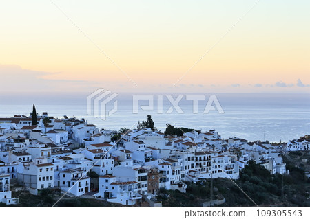 The orange sky of Frigiliana at dawn seen from a hill The orange sky of Frigiliana at dawn seen from a hill 109305543