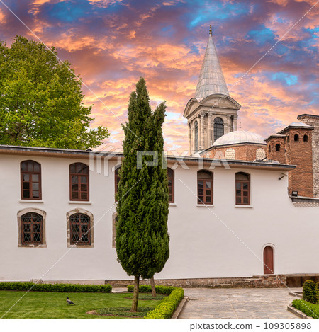 Third courtyard of Topkapi Palace in Istanbul, Turkey in a spring day Third courtyard of Topkapi Palace in Istanbul, Turkey in a spring day 109305898