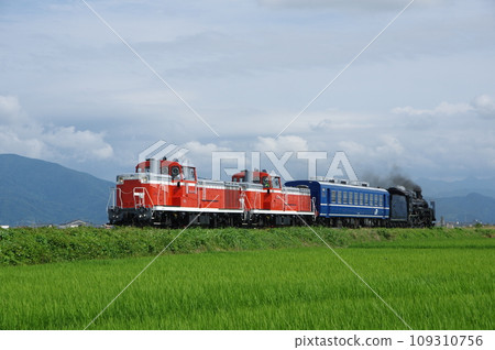 Banetsu West Line near Kita Gosen DE10 multiplex test run Banetsu West Line near Kita Gosen DE10 multiplex test run 109310756